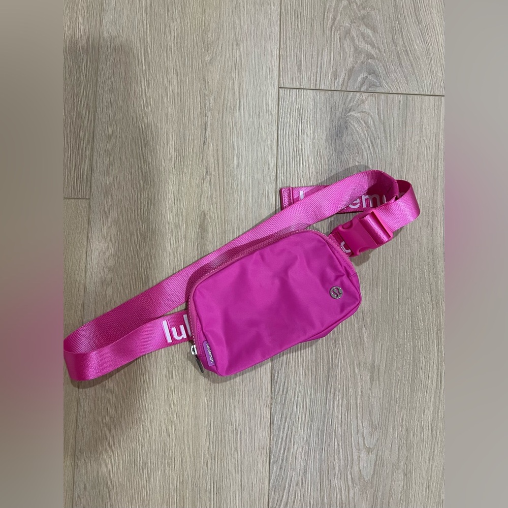 Lululemon Sonic Pink Everywhere Belt Bag